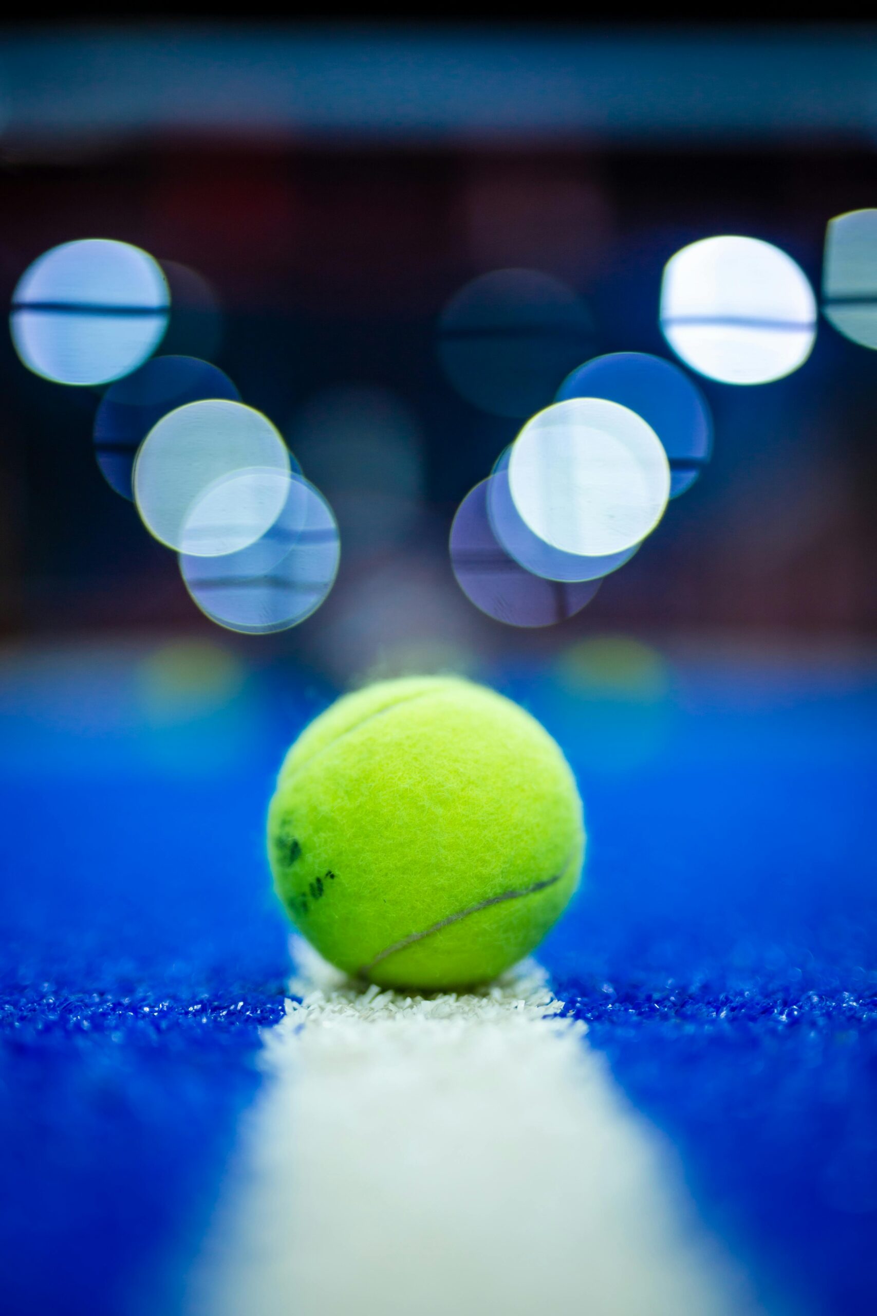 Padel court glass walls, showing how the court differs from tennis